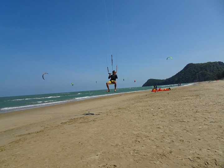 Hua Hin Beach. Rent a place near the most famous beach in Prachuap Khiri Khan Province.